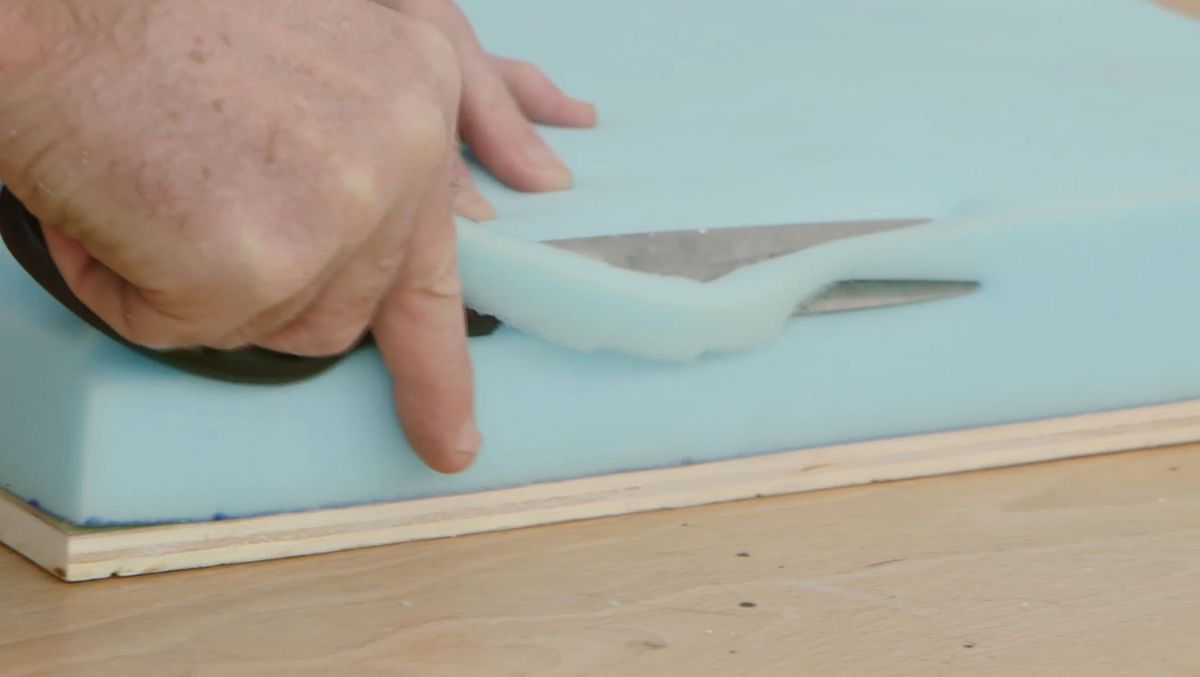 Cómo restaurar el asiento de una mecedora paso 7