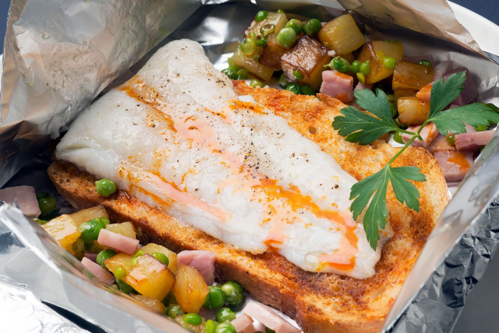 564 Pescado al papillote con salteado paisano (5179) xl