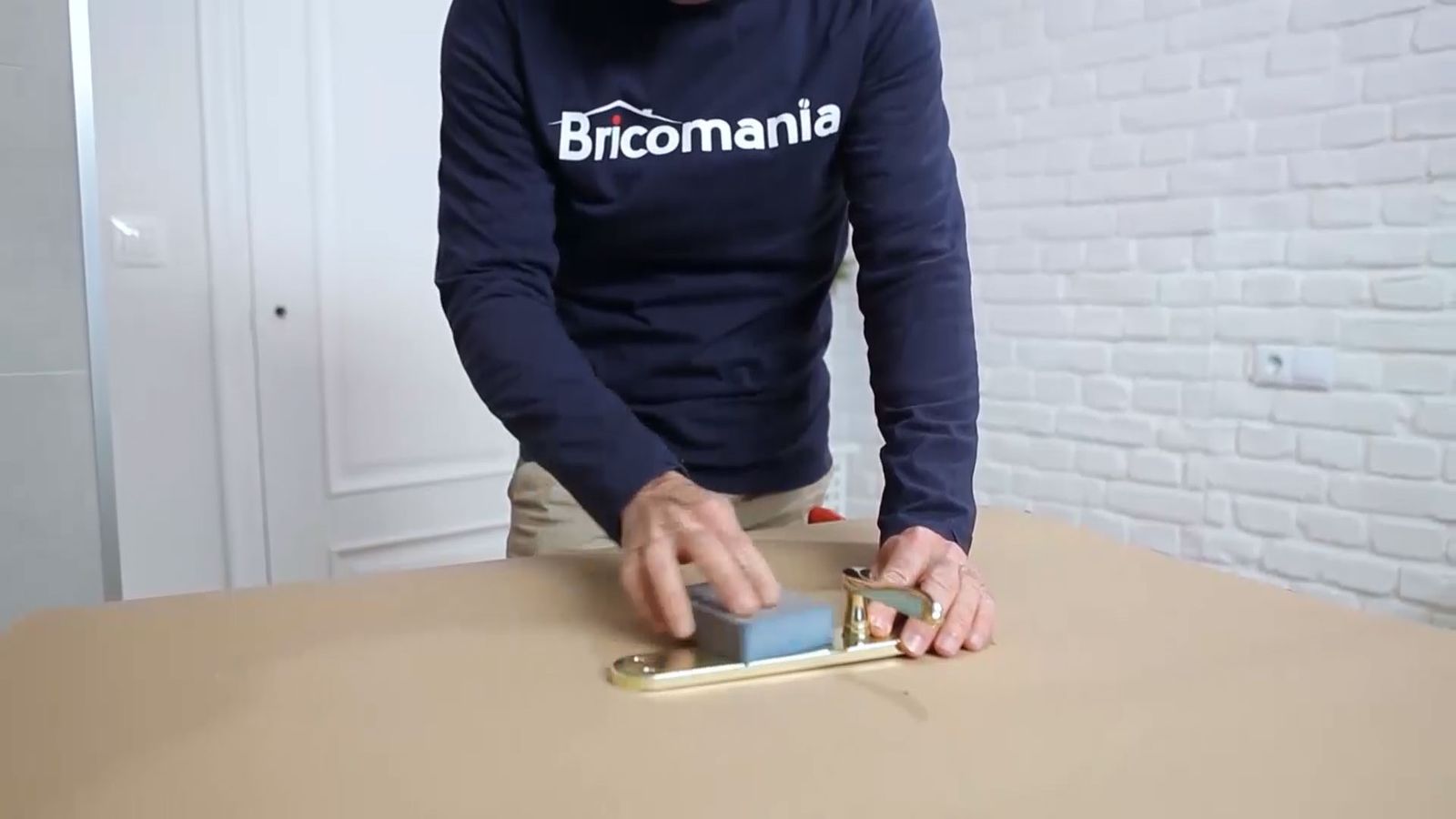 brico 950 pintar manilla puerta paso2