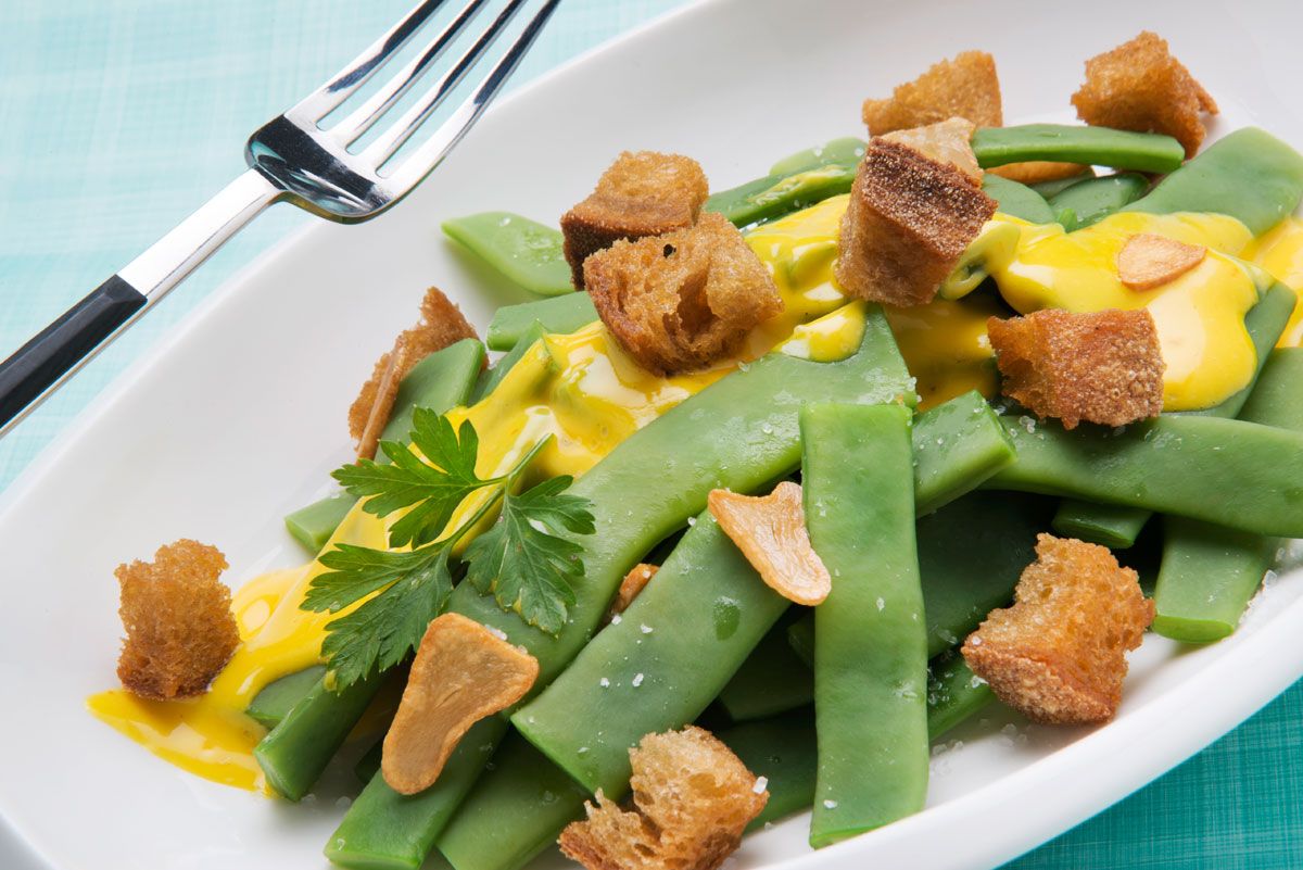 5414 1 Judías verdes con pan frito y mahonesa de azafrán (799) xl