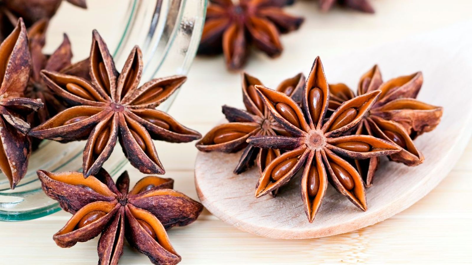 Anís estrellado, conocido también como badiana o anís chino.