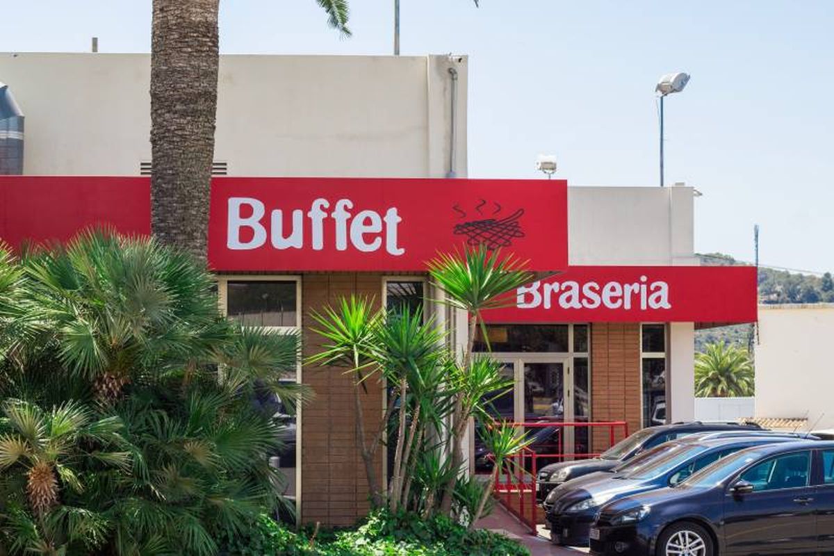 Buffet d'Altafulla se encuentra en la carretera nacional, 340-km, en Altafulla (Tarragona)