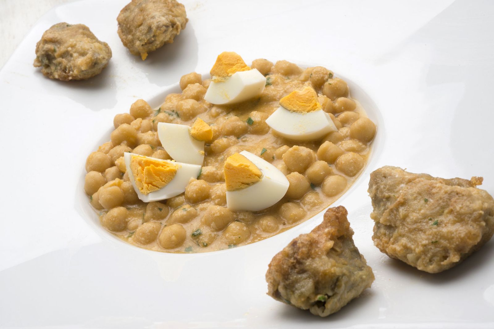 6138 1 Garbanzos con alcachofas y huevo cocido xl