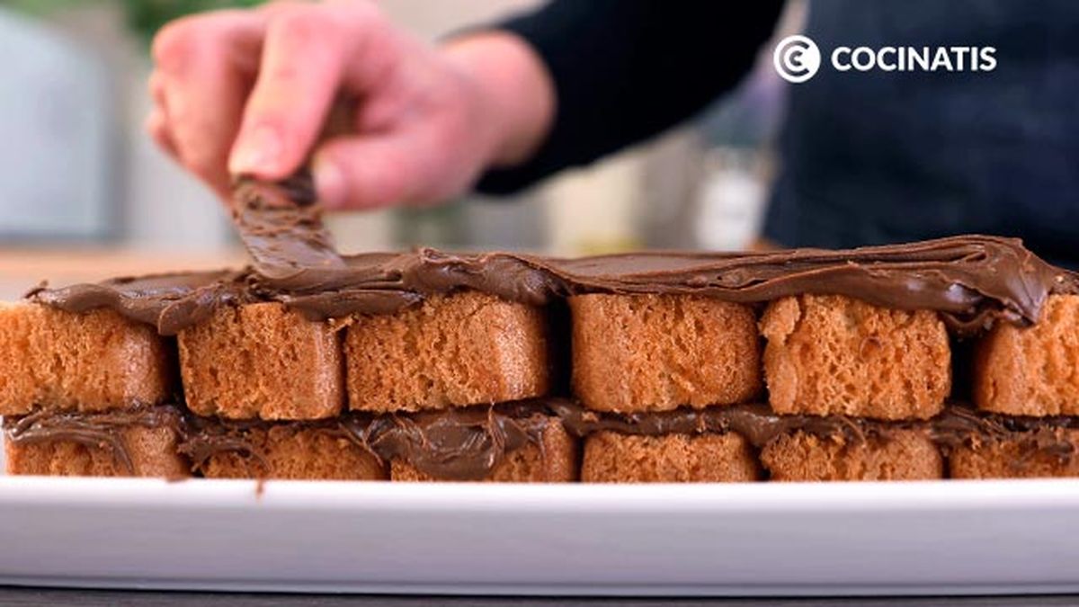 Receta de tarta de bizcocho y crema de chocolate con avellanas  paso 4