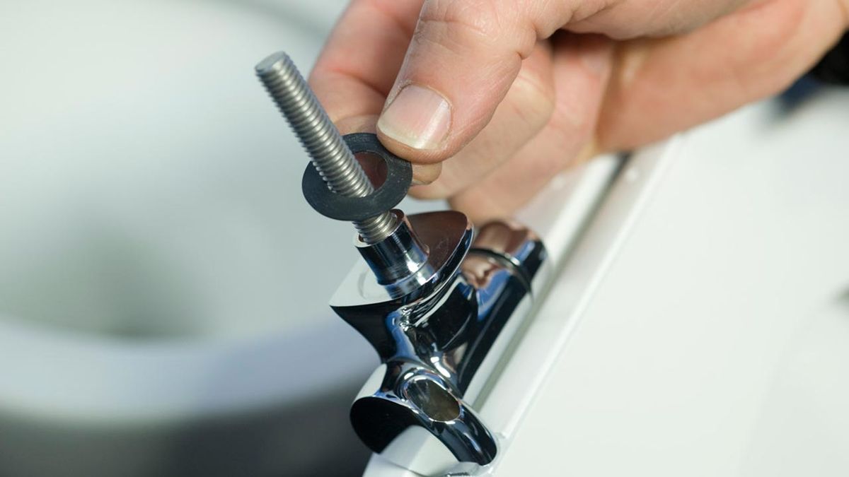 Cambiar tapa de inodoro   Paso 4