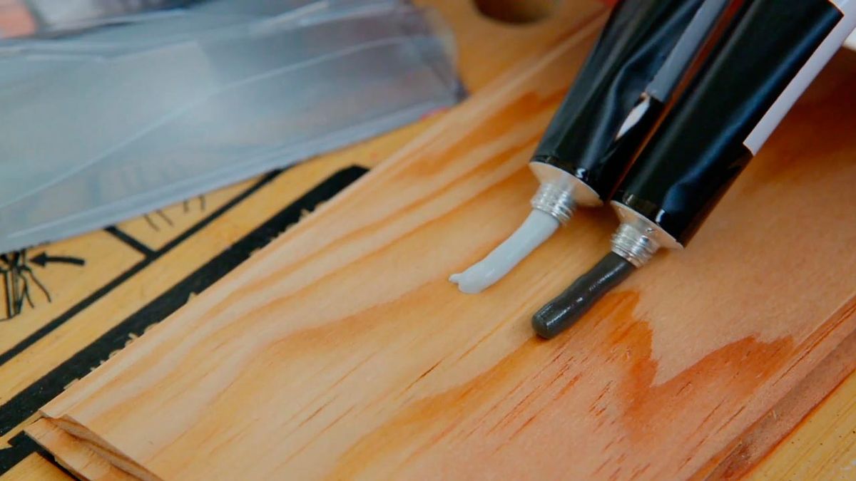 Cómo hacer soldadura metálica en frío paso 2