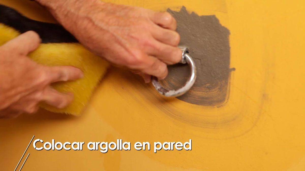 Cómo colocar una argolla en la pared paso 6
