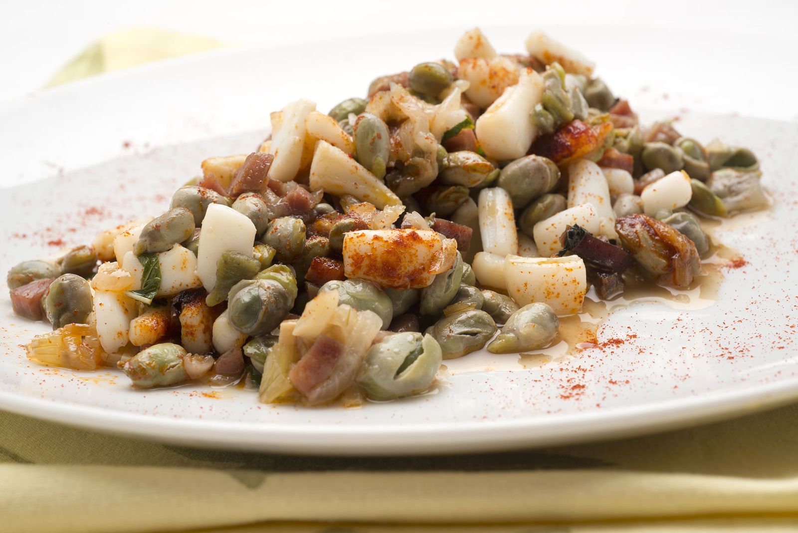 5796 1 Habitas con jamon y calamares (1180) xl