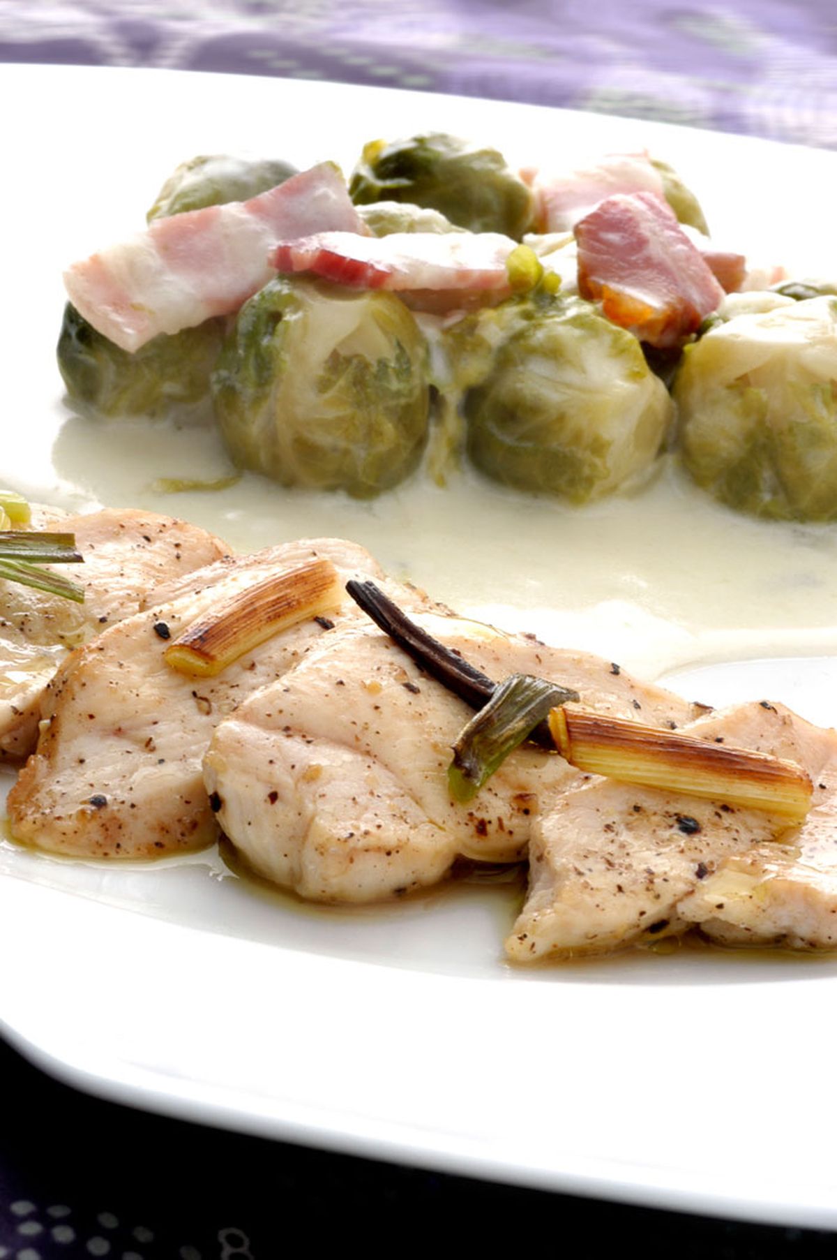 Pollo con coles a la crema