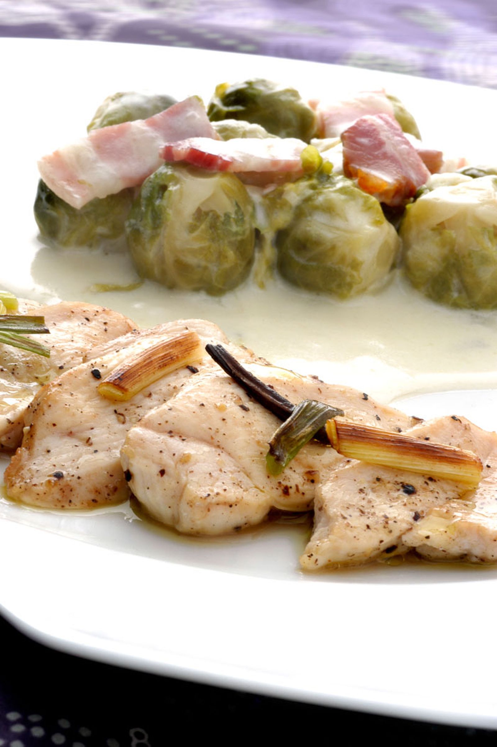 Pollo con coles a la crema