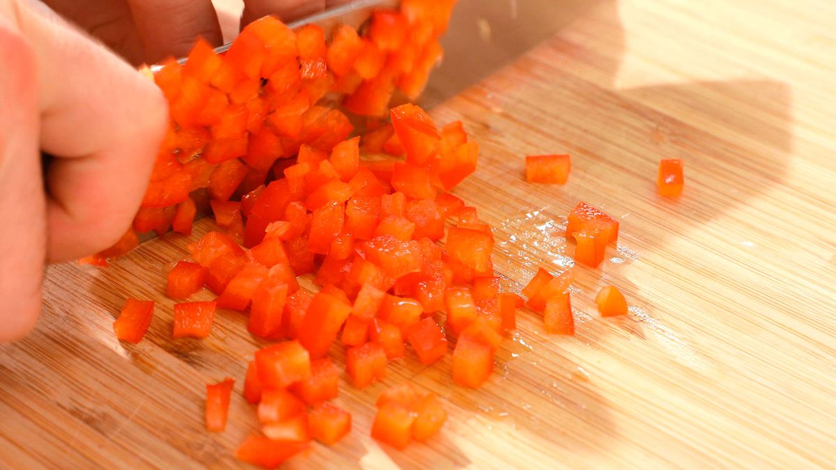 Cómo hacer salsa de pico de gallo   Paso 1