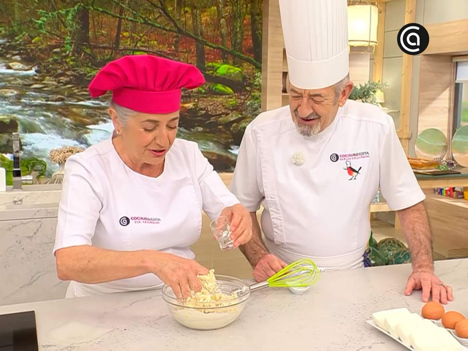 Mezcla los ingredientes para la masa