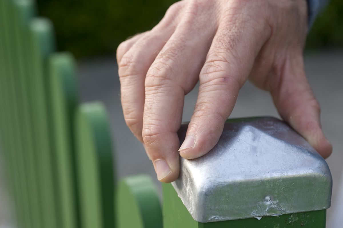 Cercado de madera para el jardín paso 25