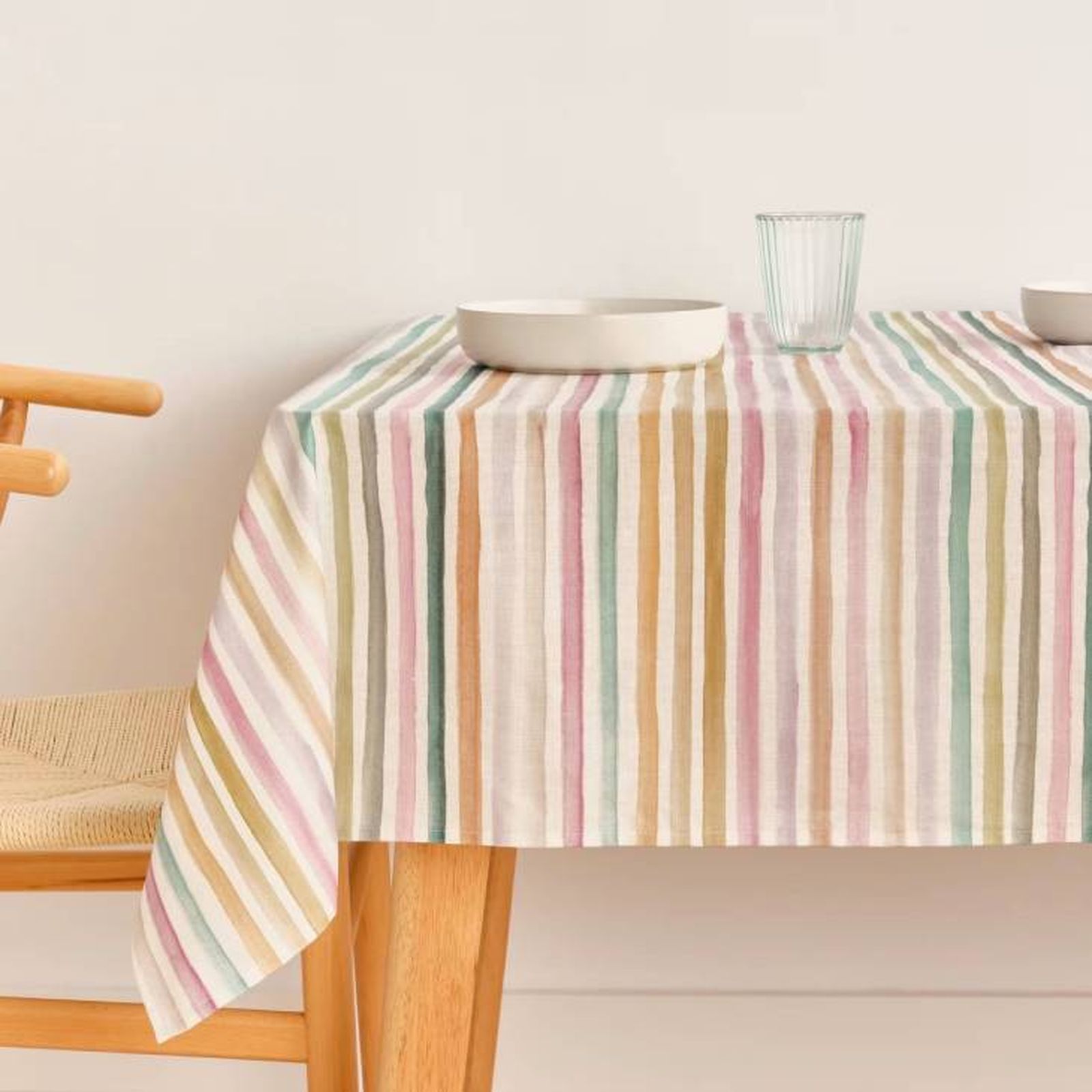 Mantel antimanchas con estampado de rayas Naiara.