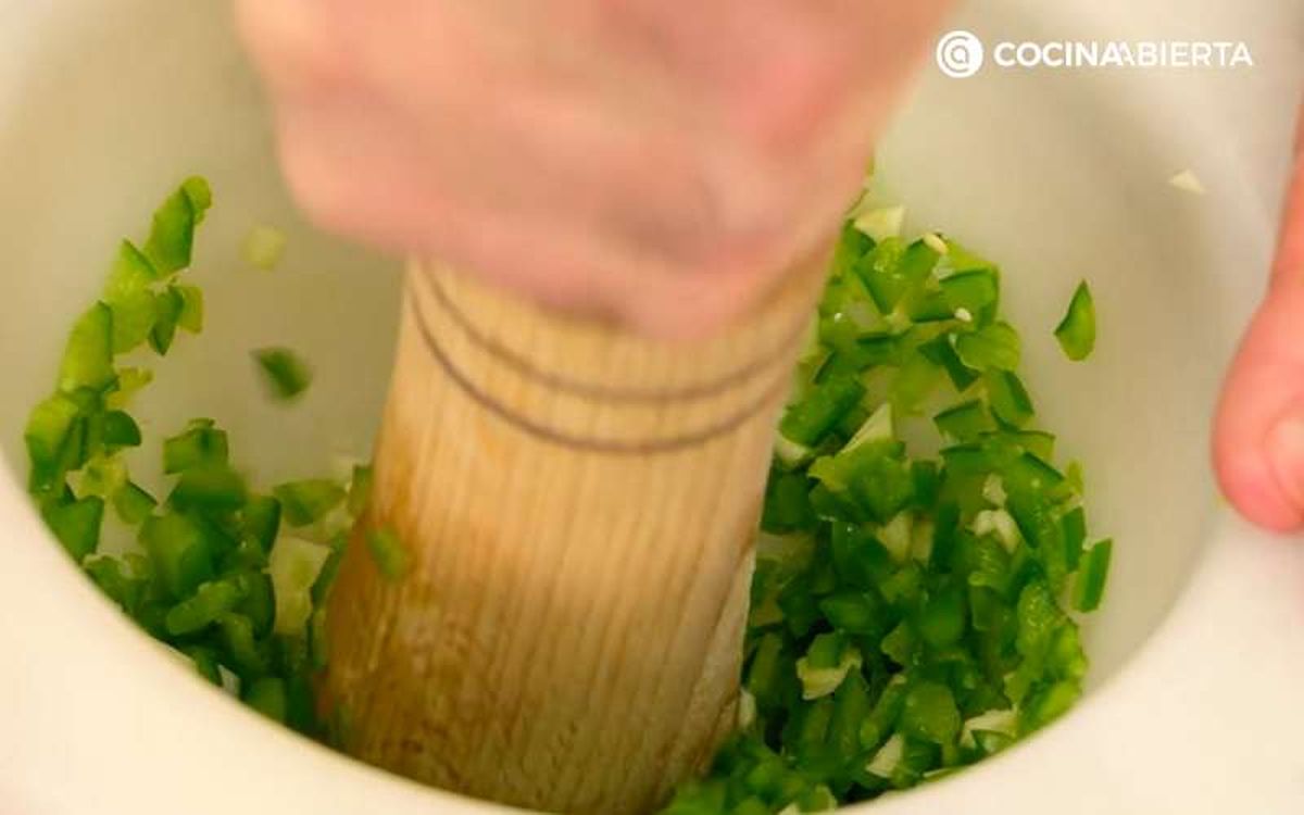 Maja los ajos con el pimiento verde