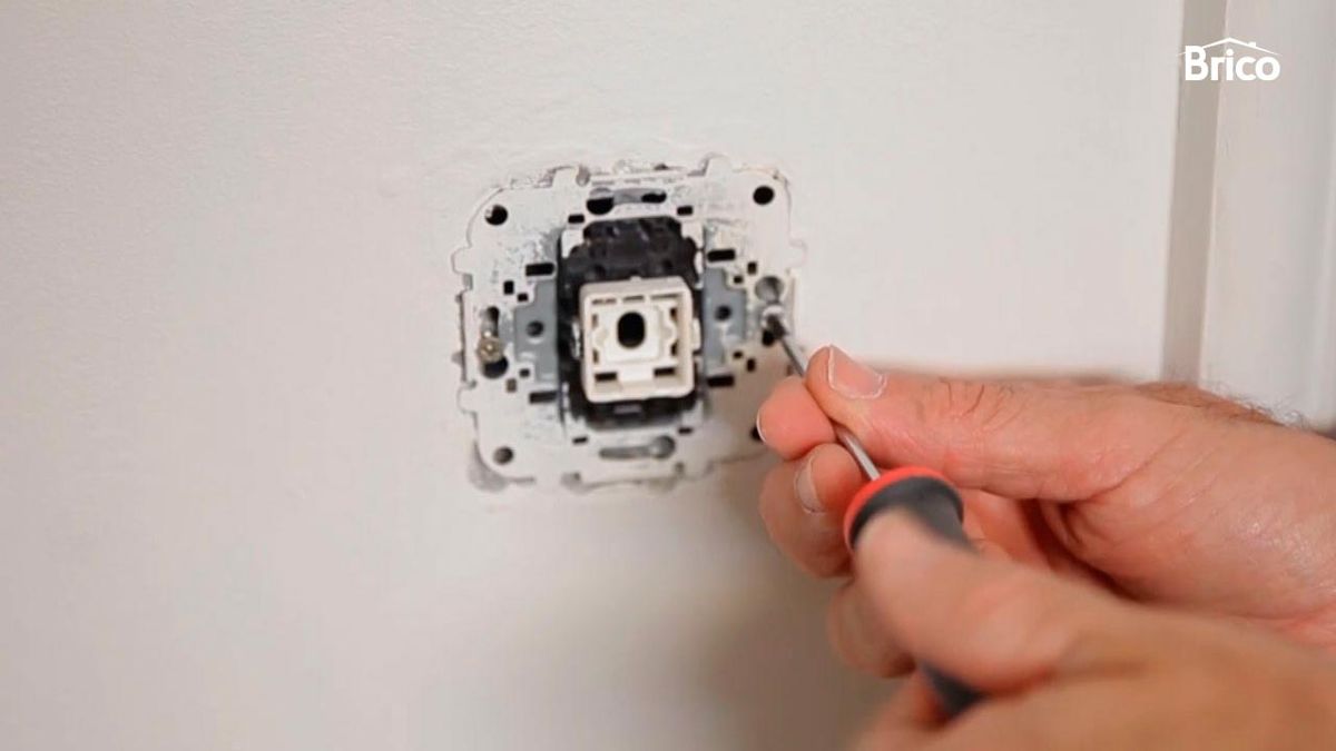 Colocar un interruptor regulador de luz paso 3