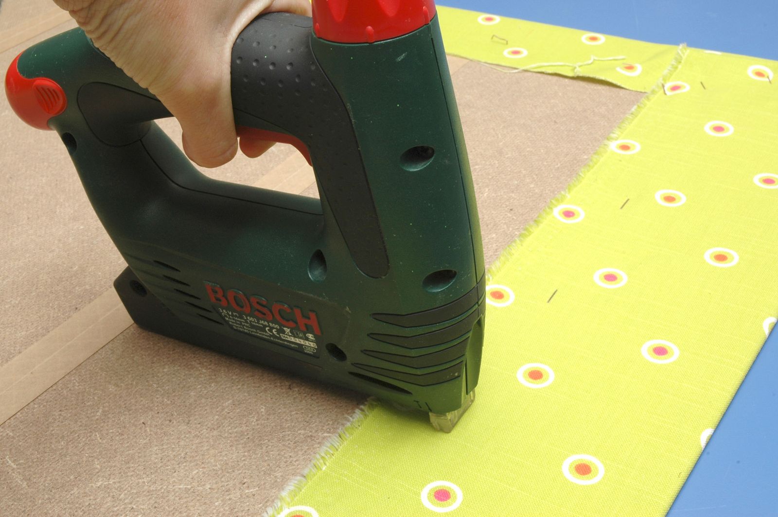 Pintar y decorar una estantería sencilla paso 10