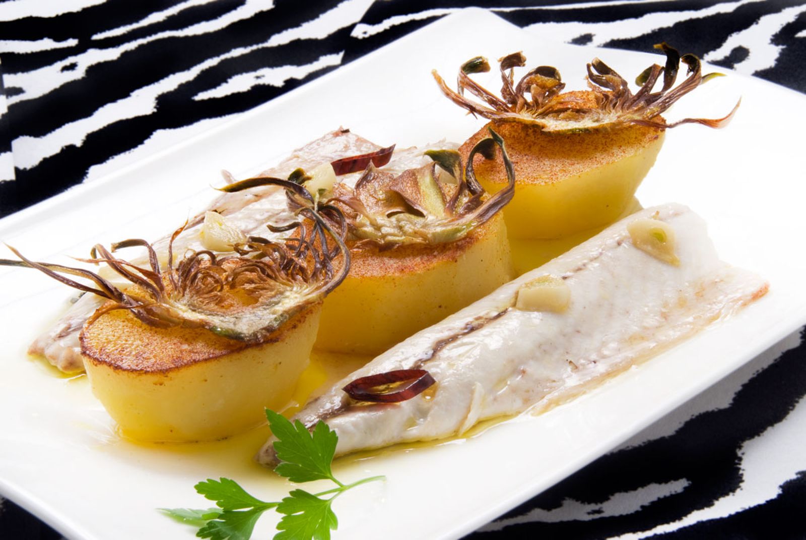 320 Verdel con chips de alcachofa (4935)