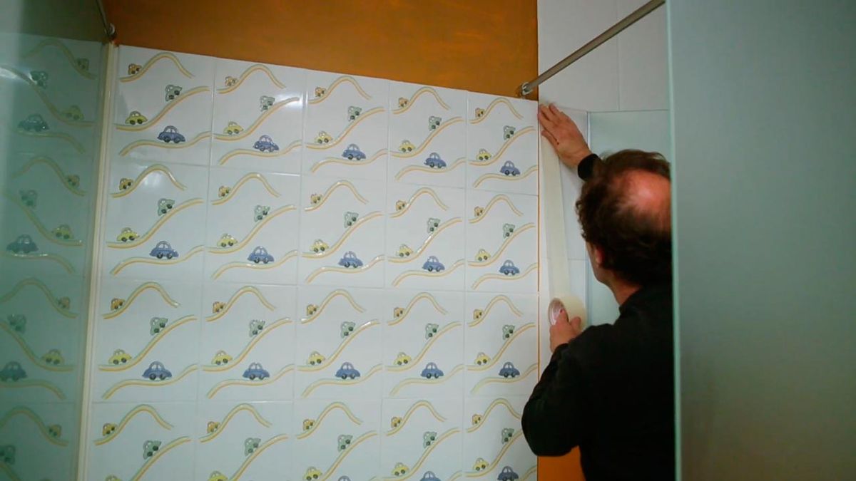 Cómo alisar una pared alicatada paso 2