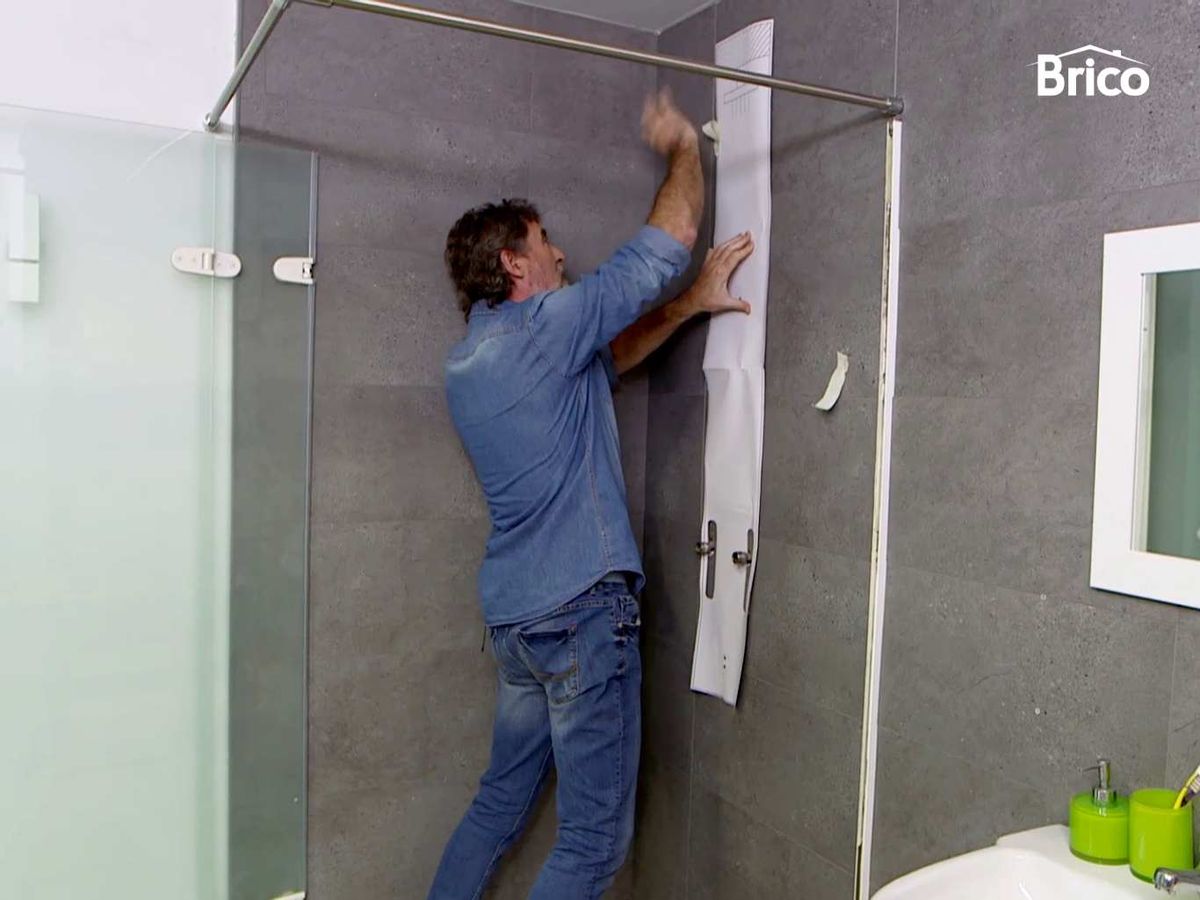 Coloca la plantilla en la pared