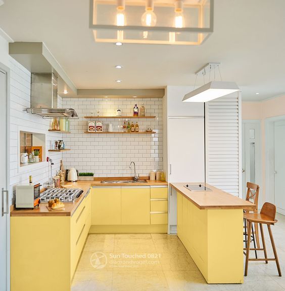 cocina amarillo pastel