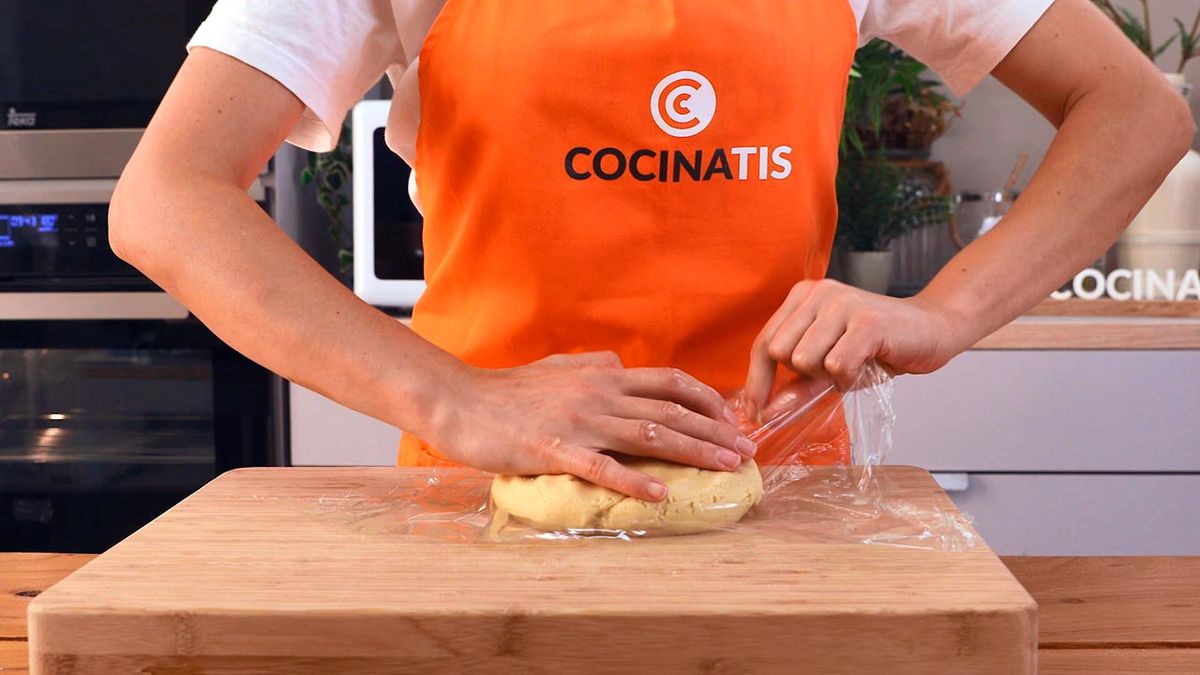 Receta de galletas araña para Halloween  paso 2