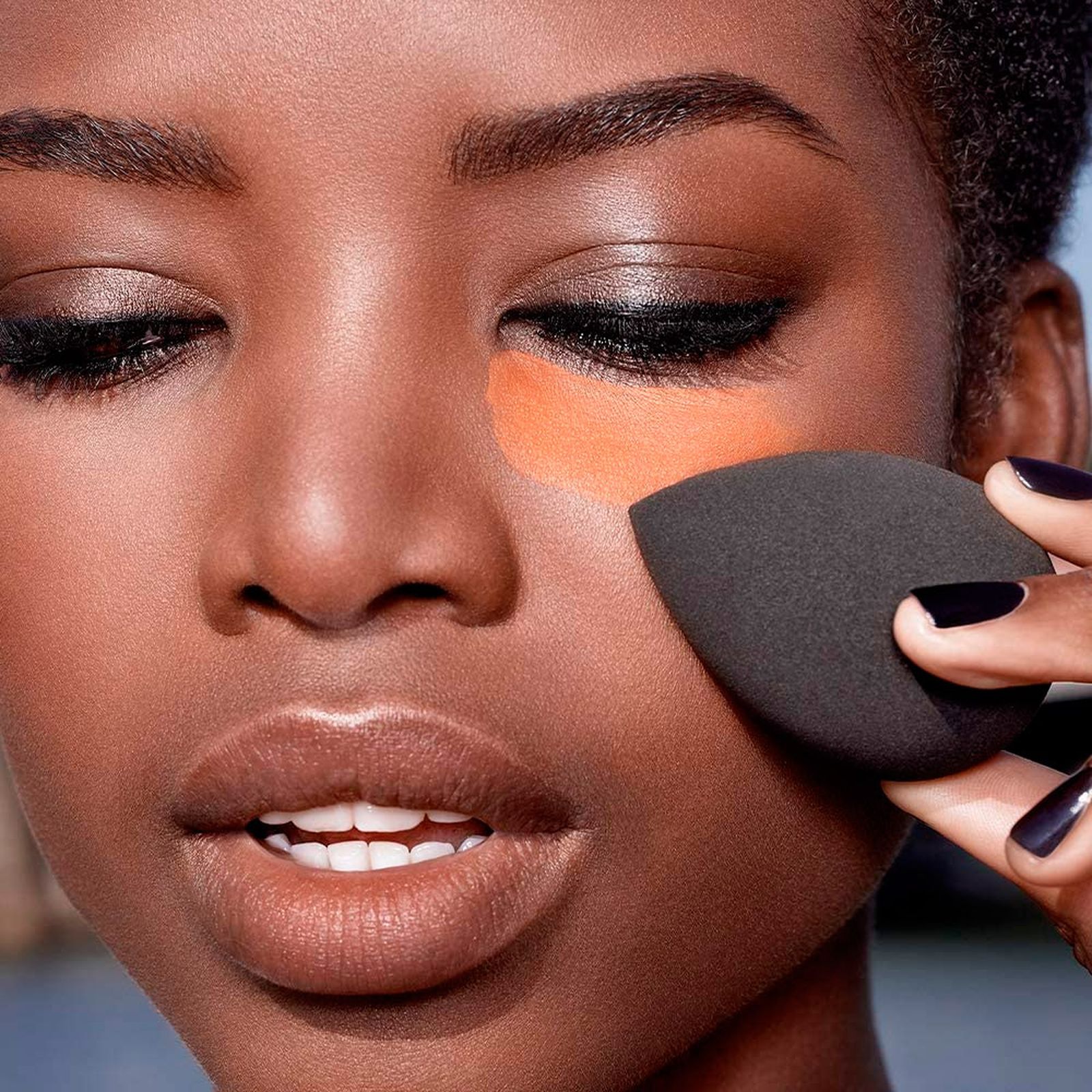 belleza maquillaje corrector naranja