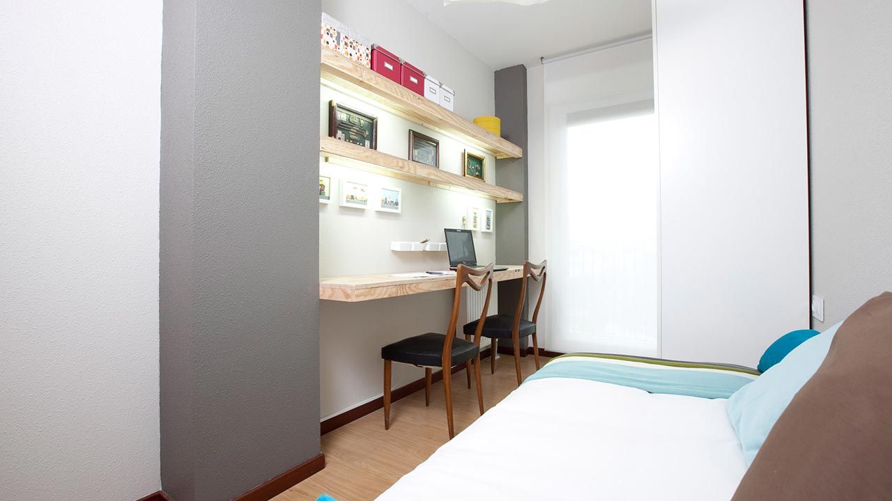 Decorar rincón de trabajo en una habitación pequeña después 5
