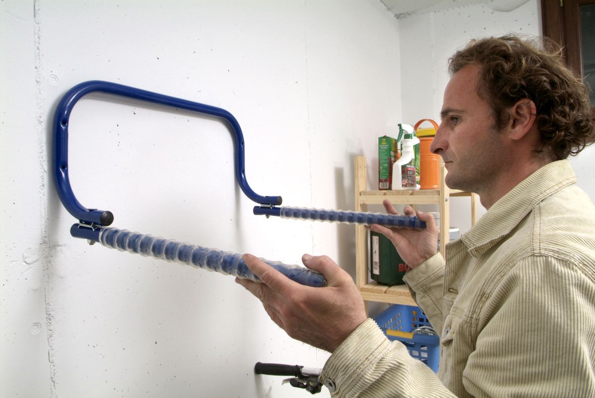 brico 0457 1 Colocacion soporte bicicleta paso 1