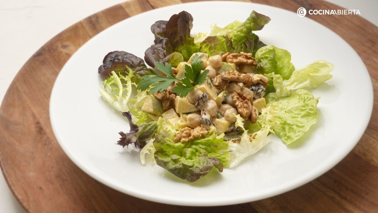 Ensalada de garbanzos, una refrescante receta de Karlos Arguiñano