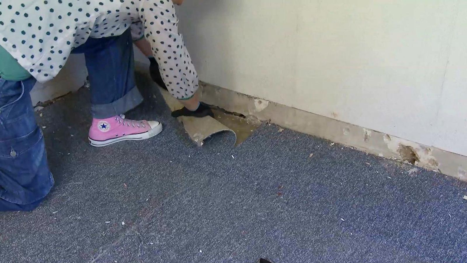 como quitar una moqueta