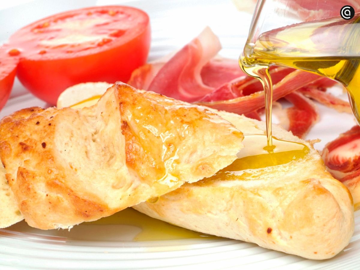 Aprende a elaborar pan de ajo casero con la sencilla receta de Eva Arguiñano