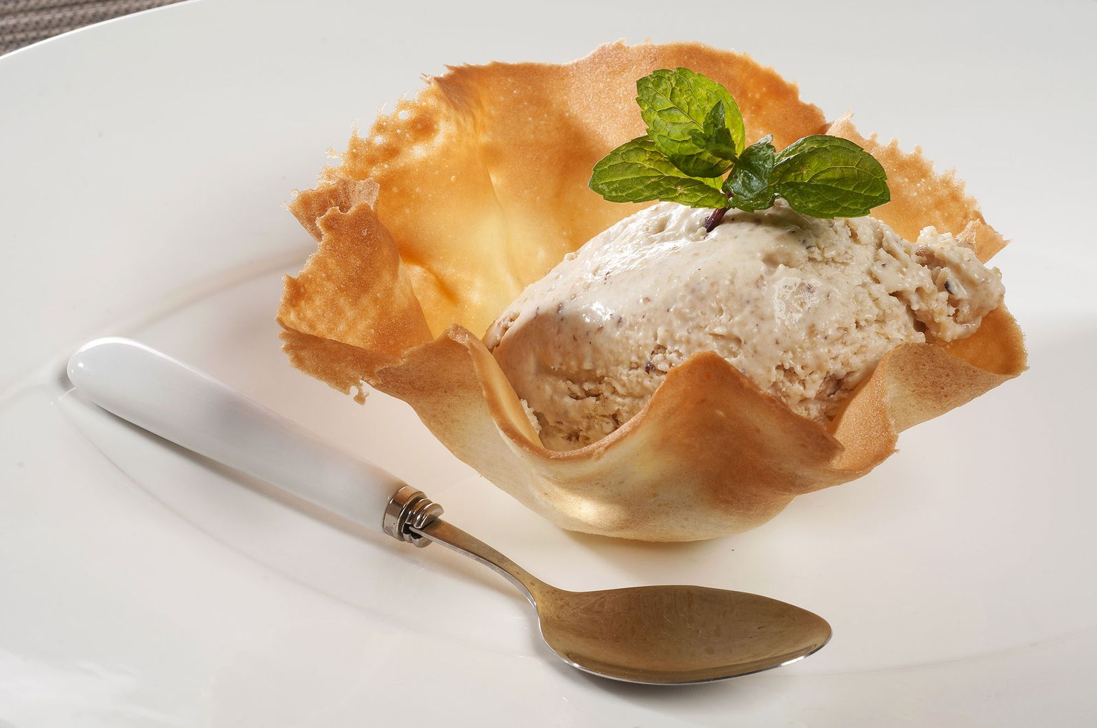 5719 2 barquillos con helado de avellana xl