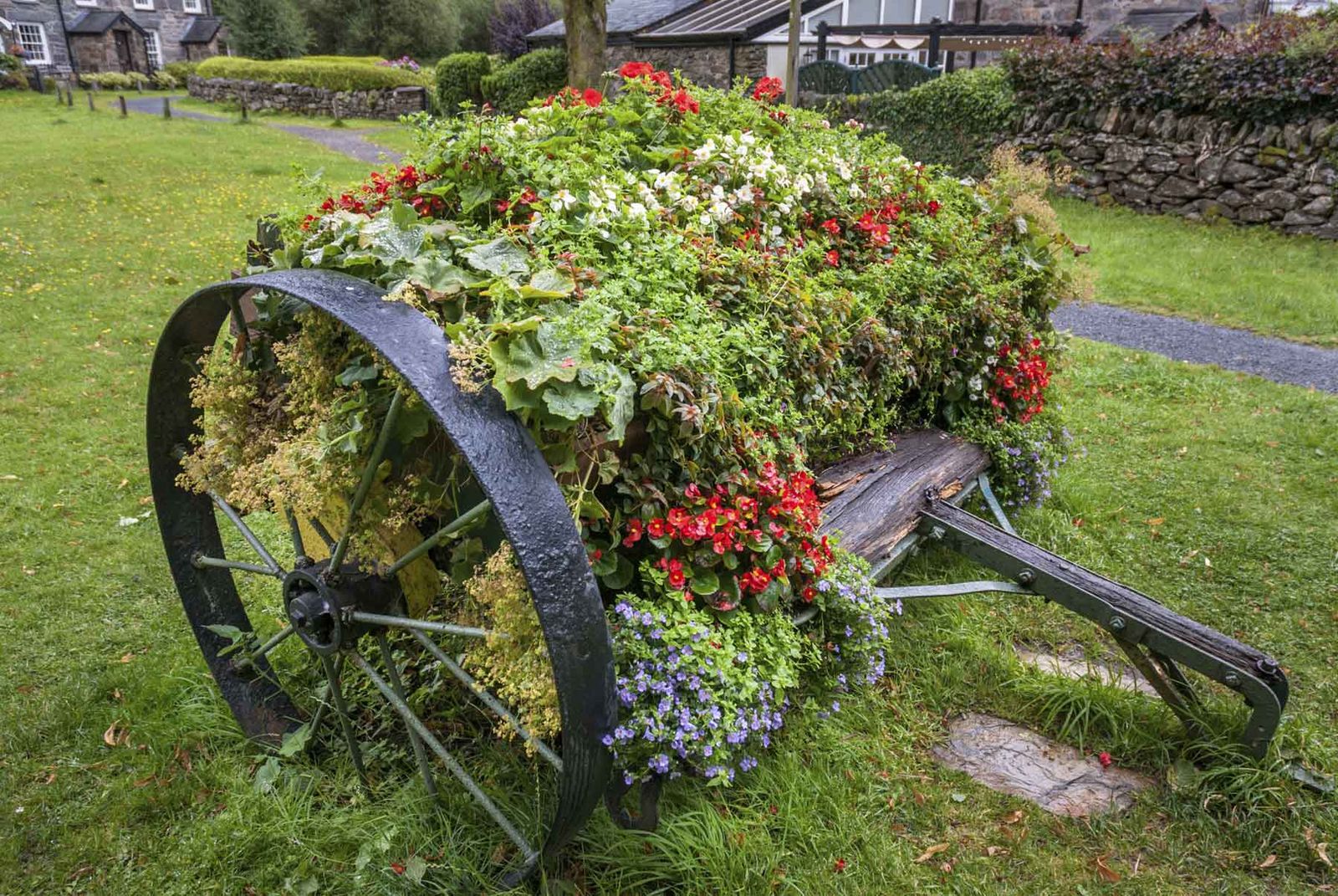 Carros para decorar jardines 7