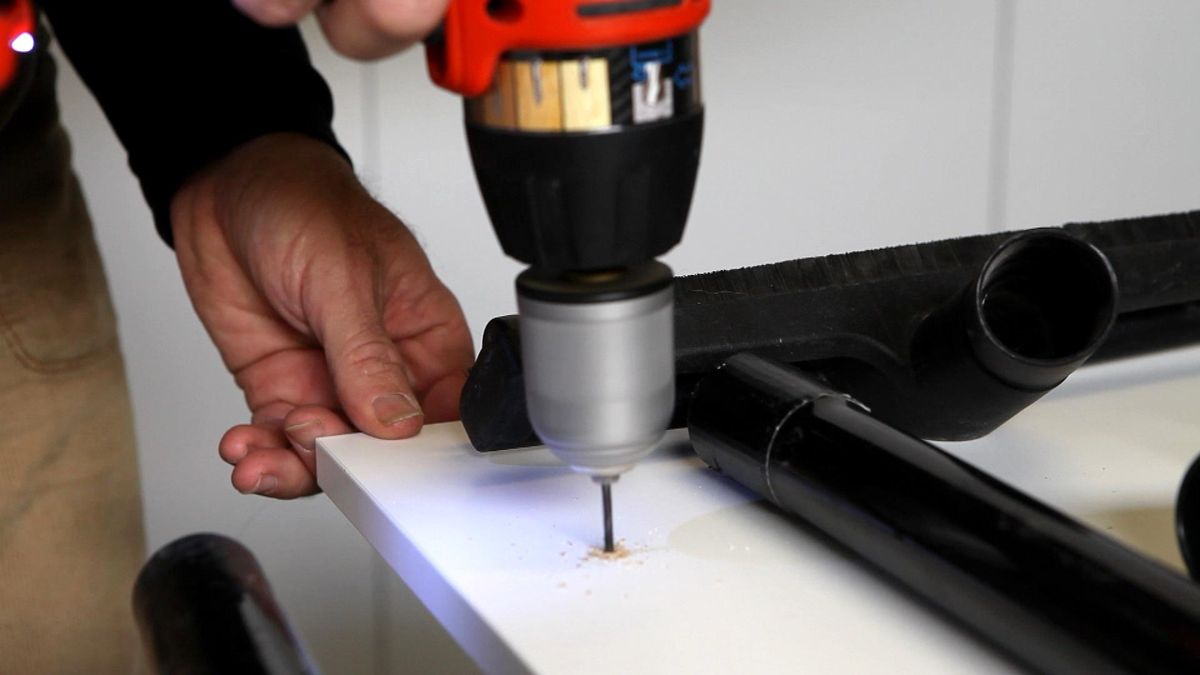 Hacer un soporte para los accesorios de la aspiradora paso 3