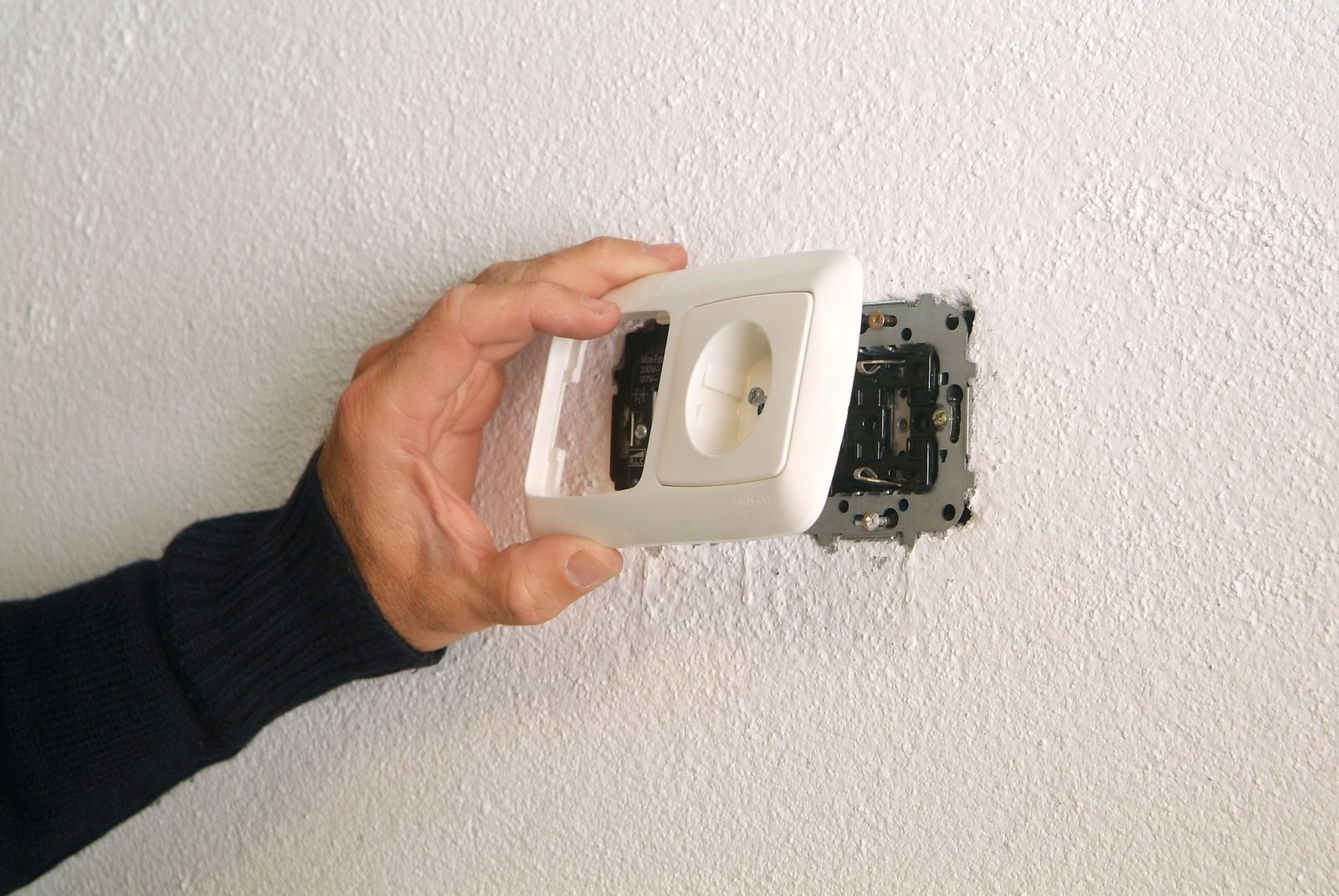 Interruptor detector de movimiento empotrado paso 8