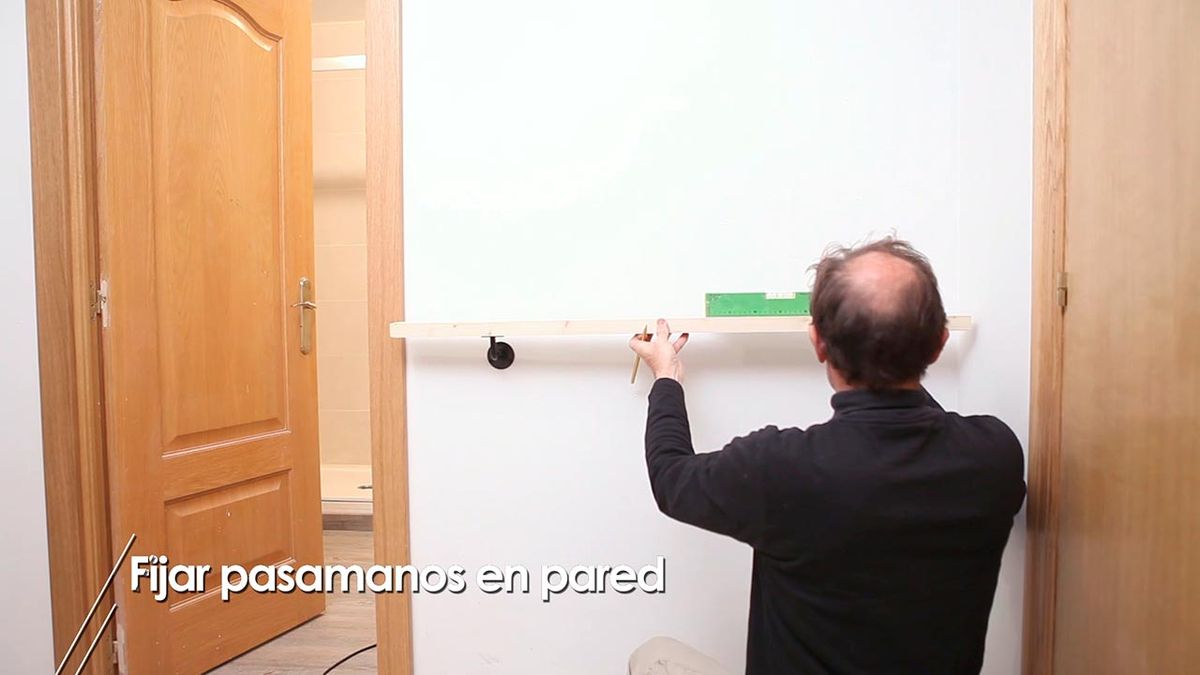 Como fijar un pasamanos en la pared paso 5
