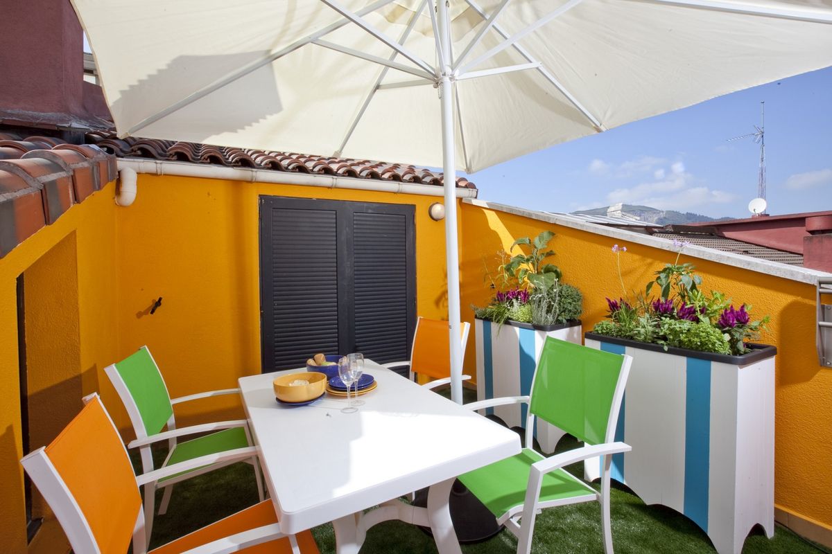 Terraza colorida y veraniega