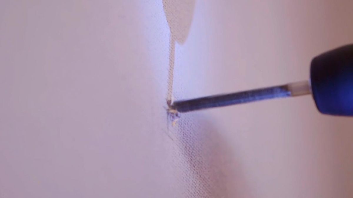 Cómo instalar puerta corredera en tabique de madera paso 2