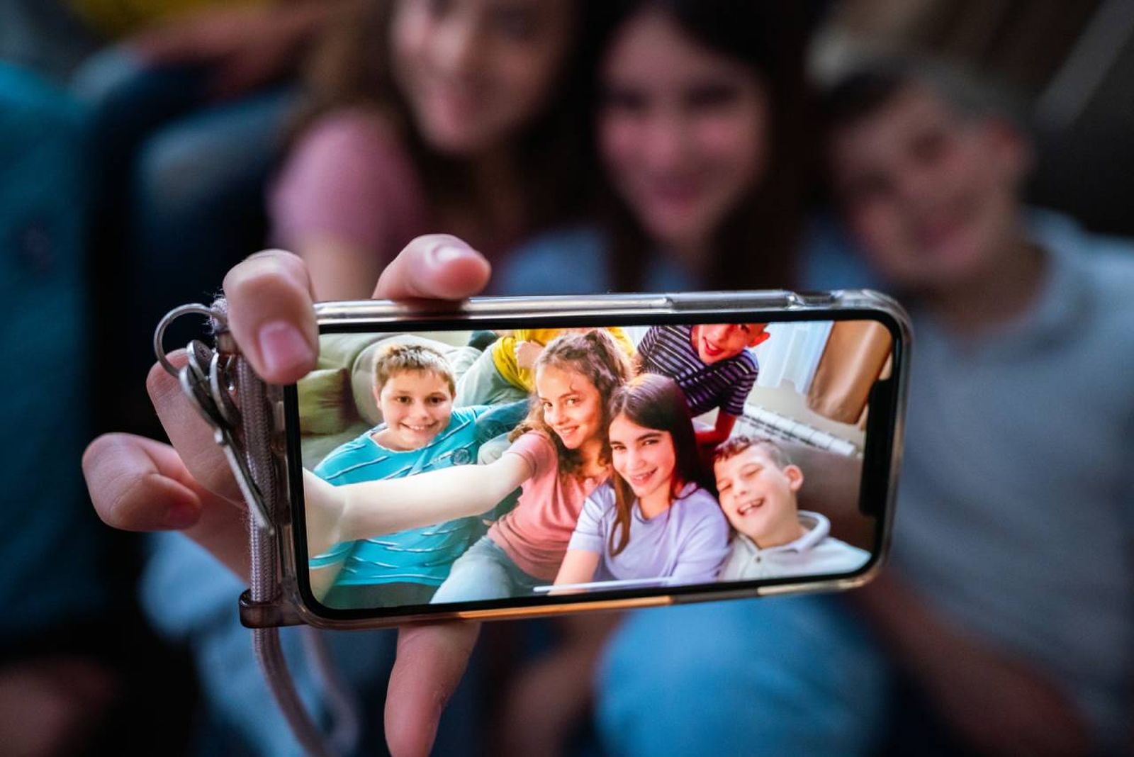 Adolescentes se toman una fotografía para las redes sociales