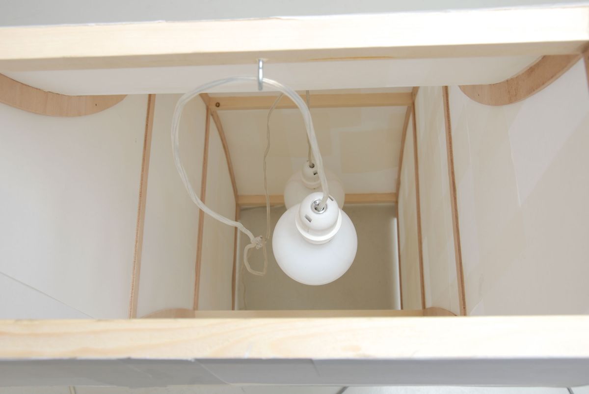 Cómo hacer una lámpara de pie de madera y papel paso 11