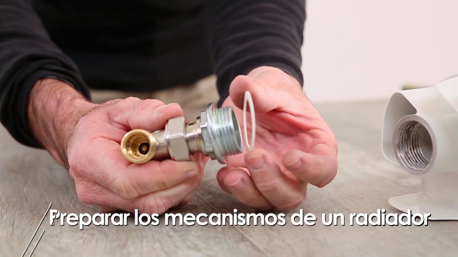 Colocar los mecanismos de un radiador paso 8