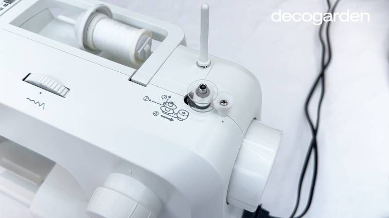 Rellenar la canilla con la máquina de coser.