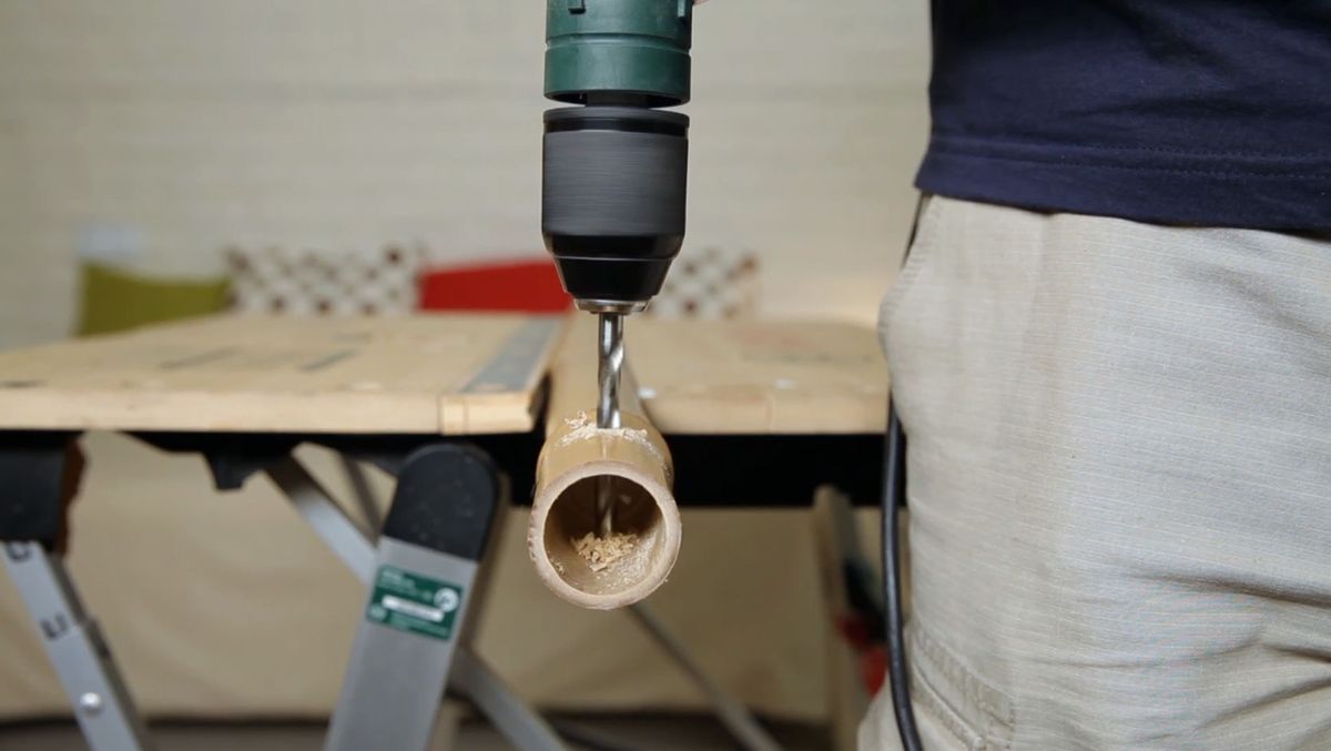 Cómo hacer un perchero con una caña de bambú paso 3