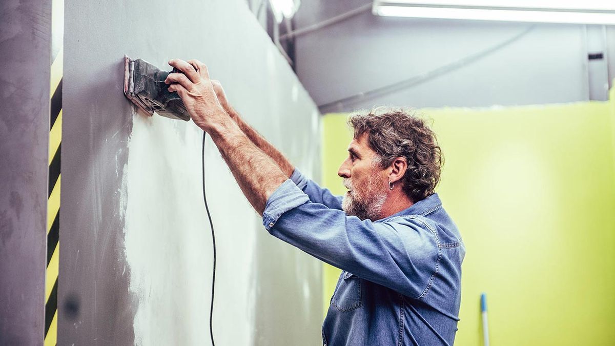 Cómo cerrar un hueco en la pared paso 10