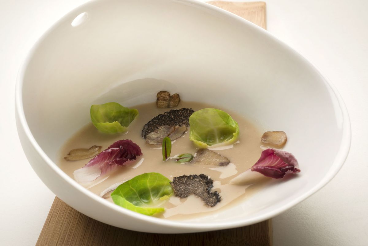 6107 2 Sopa de castañas con licor de hierbas al cardamomo xl