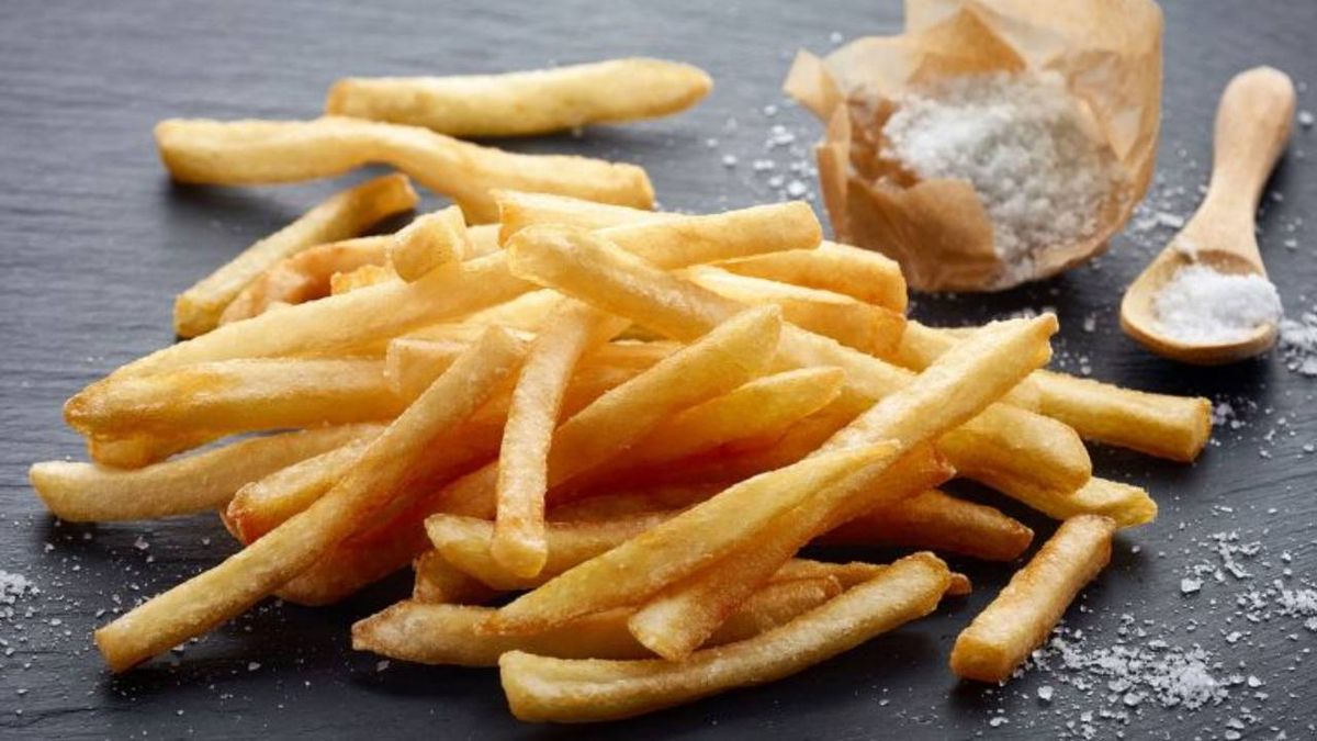 Aprende a elaborar unas patatas fritas crujientes en el horno con poco aceite