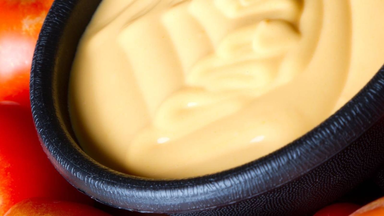 salsa crema queso cheddar