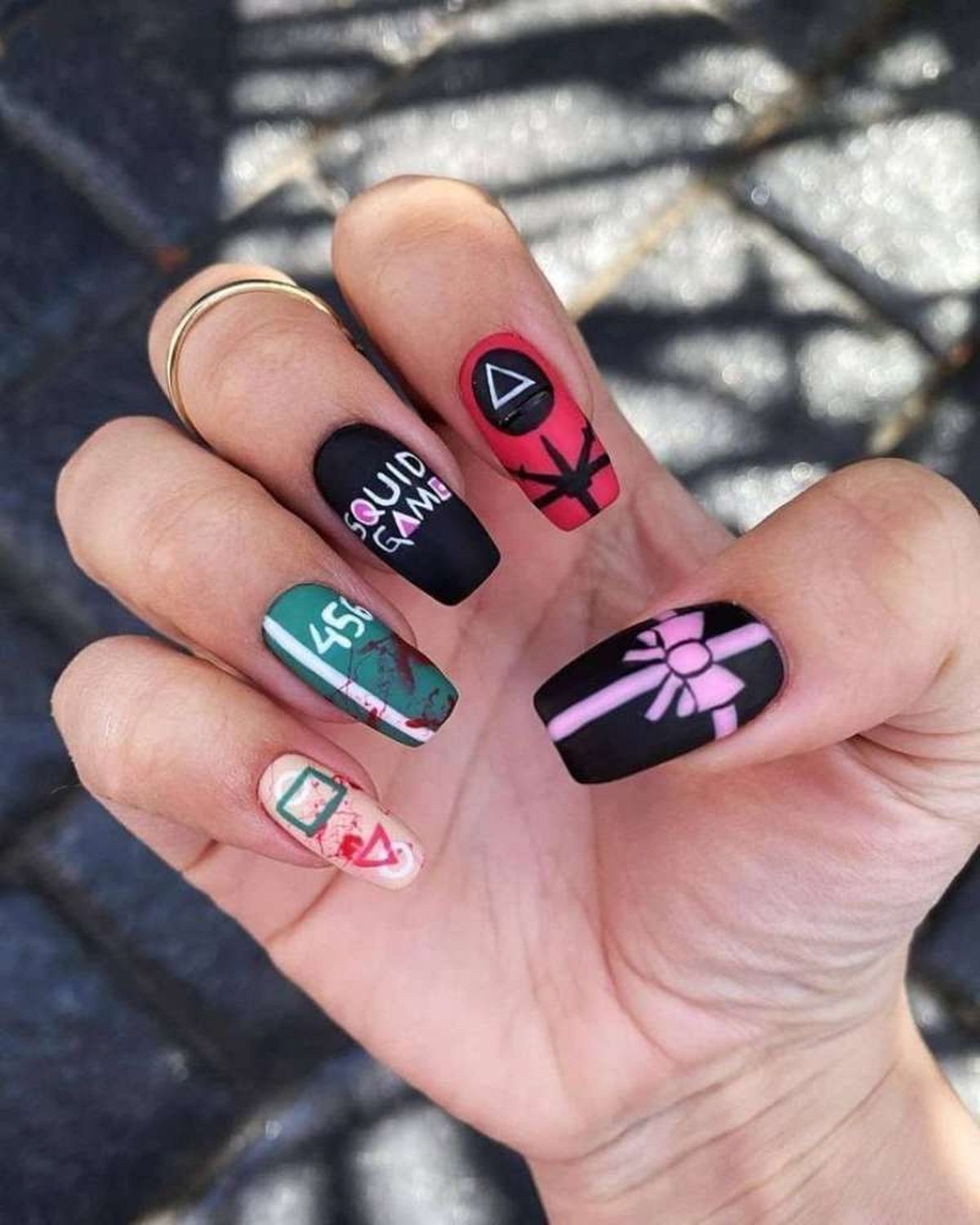 Manicura inspirada en la serie de El juego del calamar 2