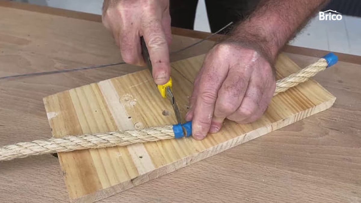 bricomania 21 estanteria colgante paso 15